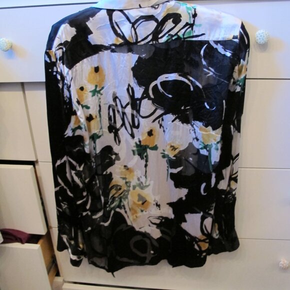 Sitewide sale Chicos Multi colored button down top silky Size 1 - Picture 2 of 3